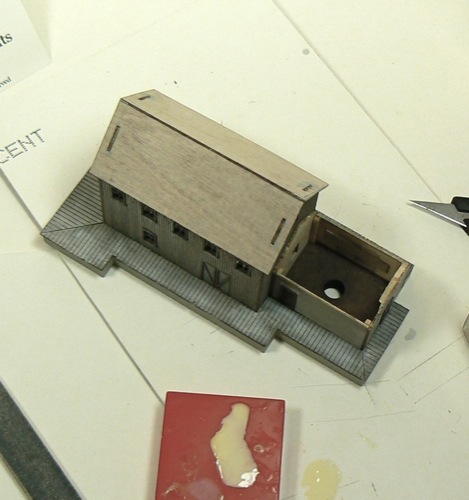 Adding the roof to the Curtis Bros. Plumbing Supply Co Z-scale model railroad kit