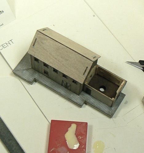 Adding the roof to the Curtis Bros. Plumbing Supply Co Z-scale model railroad kit