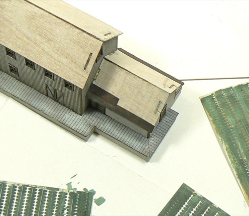 Adding the shingles and tarpapr to the Curtis Bros. Plumbing Supply Co Z-scale model railroad kit